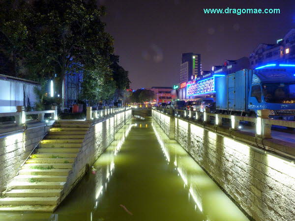 Taicang bei Nacht Foto 1 Dragomae